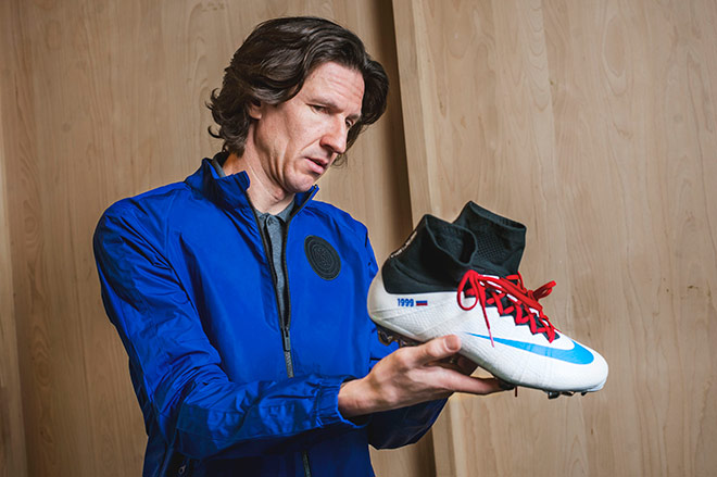 В преддверии важной игры Алексей Смертин создал бутсы с помощью сервиса NIKEiD, посвятив их легендарному матчу 1999 года В преддверии важной игры Алексей Смертин создал бутсы с помощью сервиса NIKEiD, посвятив их легендарному матчу 1999 года