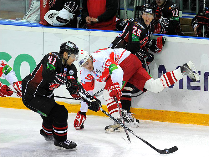 24 сентября 2011 года. Омск. Регулярный чемпионат КХЛ. "Авангард" — "Спартак" — 4:3 24 сентября 2011 года. Омск. Регулярный чемпионат КХЛ. "Авангард" — "Спартак" — 4:3