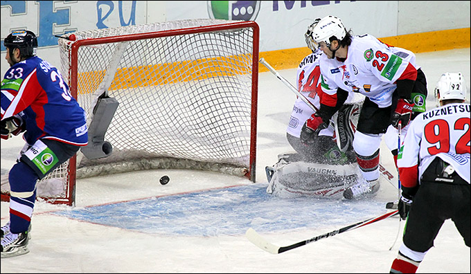 9 января 2012 года. Магнитогорск. Регулярный чемпионат КХЛ. "Металлург" (Магнитогорск) — "Трактор" — 2:0 9 января 2012 года. Магнитогорск. Регулярный чемпионат КХЛ. "Металлург" (Магнитогорск) — "Трактор" — 2:0