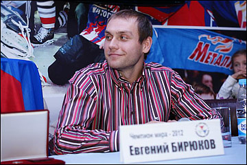 Евгений Малкин и Евгений Бирюков представили болельщикам Кубок мира Евгений Малкин и Евгений Бирюков представили болельщикам Кубок мира