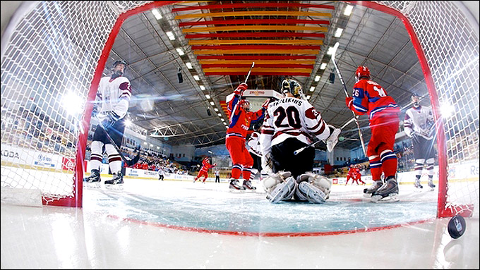 12 апреля 2012 года. Зноймо. Юниорский чемпионат мира. Латвия — Россия — 1:6 12 апреля 2012 года. Зноймо. Юниорский чемпионат мира. Латвия — Россия — 1:6