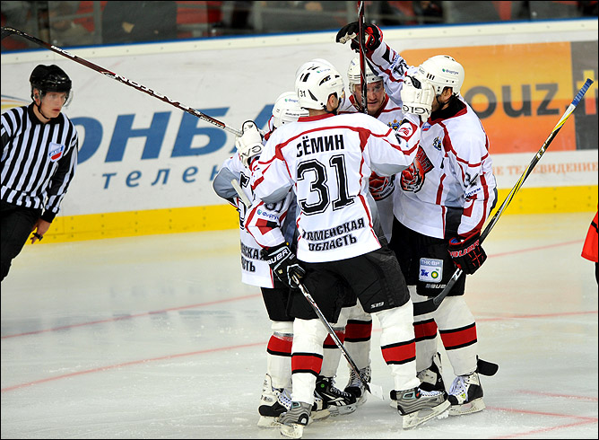 26 сентября 2011 года. Донецк. Регулярный чемпионат ВХЛ. "Донбасс" — "Рубин" — 0:2 26 сентября 2011 года. Донецк. Регулярный чемпионат ВХЛ. "Донбасс" — "Рубин" — 0:2