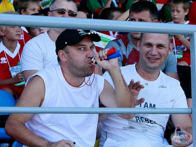 … и на трибунах … и на трибунах