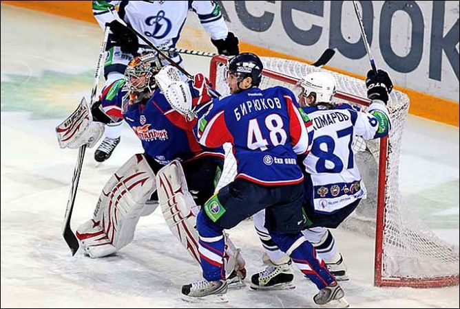 3 февраля 2011 года. Регулярный чемпионат КХЛ. Магнитогорск. "Металлург" Мг — "Динамо" М — 0:1. 3 февраля 2011 года. Регулярный чемпионат КХЛ. Магнитогорск. "Металлург" Мг — "Динамо" М — 0:1.