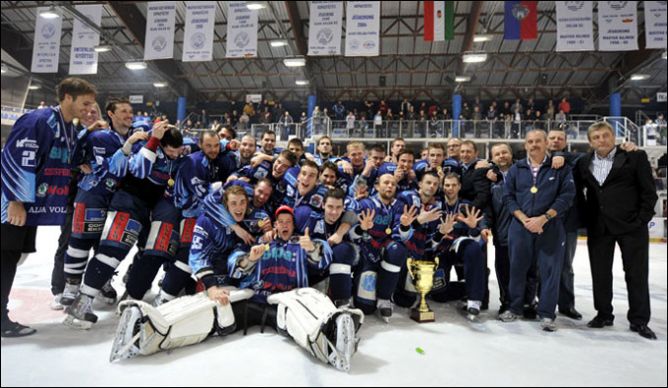 Чемпион Венгрии — "Сапа Фехервар АВ19". Чемпион Венгрии — "Сапа Фехервар АВ19".
