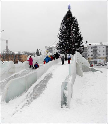 Ледовый городок возле "Уфа-Арены" Ледовый городок возле "Уфа-Арены"