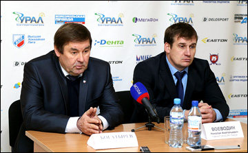 3 декабря 2013 года. Саратов. Регулярный чемпионат ВХЛ. "Кристалл" — ХК "Саров" — 4:2. Послематчевая пресс-конференция главных тренеров 3 декабря 2013 года. Саратов. Регулярный чемпионат ВХЛ. "Кристалл" — ХК "Саров" — 4:2. Послематчевая пресс-конференция главных тренеров
