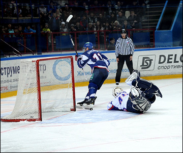 2 ноября 2012 года. Орск. Регулярный чемпионат ВХЛ. "Южный Урал" — "Кристалл" — 3:0 2 ноября 2012 года. Орск. Регулярный чемпионат ВХЛ. "Южный Урал" — "Кристалл" — 3:0