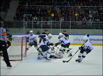 15 декабря 2013 года. Караганда. Регулярный чемпионат ВХЛ. "Сарыарка" — "Буран" — 5:1 15 декабря 2013 года. Караганда. Регулярный чемпионат ВХЛ. "Сарыарка" — "Буран" — 5:1