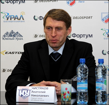 Анатолий Чистяков на послематчевой тренировке Анатолий Чистяков на послематчевой тренировке