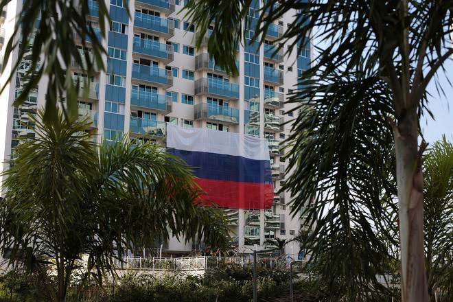 Российский флаг в Олимпийской деревне Российский флаг в Олимпийской деревне