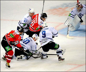 1 декабря 2012 года. Донецк. Регулярный чемпионат КХЛ. "Донбасс" — "Динамо" М — 2:4 1 декабря 2012 года. Донецк. Регулярный чемпионат КХЛ. "Донбасс" — "Динамо" М — 2:4