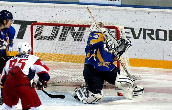 19 марта 2012 года. Пенза. Плей-офф чемпионата ВХЛ. 1/4 финала. "Дизель" — "Локомотив" — 2:1 (ОТ) 19 марта 2012 года. Пенза. Плей-офф чемпионата ВХЛ. 1/4 финала. "Дизель" — "Локомотив" — 2:1 (ОТ)