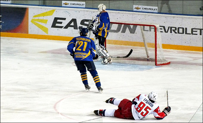 19 марта 2012 года. Пенза. Плей-офф чемпионата ВХЛ. 1/4 финала. "Дизель" — "Локомотив" — 2:1 (ОТ) 19 марта 2012 года. Пенза. Плей-офф чемпионата ВХЛ. 1/4 финала. "Дизель" — "Локомотив" — 2:1 (ОТ)