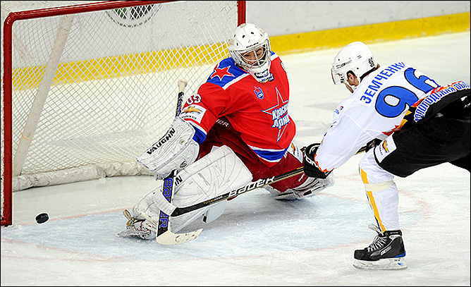 1 октября 2011 года. Москва. Регулярный чемпионат МХЛ. "ЦСКА — Красная Армия" — "Алмаз" — 0:1 1 октября 2011 года. Москва. Регулярный чемпионат МХЛ. "ЦСКА — Красная Армия" — "Алмаз" — 0:1