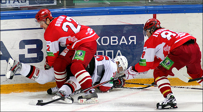 28 ноября 2011 года. Сокольники. Регулярный чемпионат КХЛ. "Спартак" — "Трактор" — 1:3 28 ноября 2011 года. Сокольники. Регулярный чемпионат КХЛ. "Спартак" — "Трактор" — 1:3