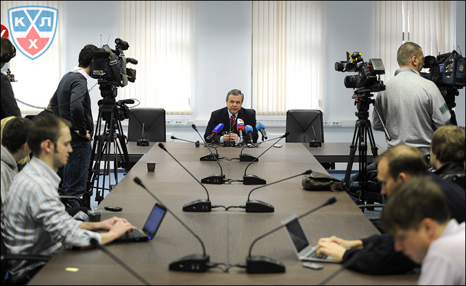 11 апреля 2012 года. Брифинг вице-президента КХЛ Владимира Шалаева 11 апреля 2012 года. Брифинг вице-президента КХЛ Владимира Шалаева