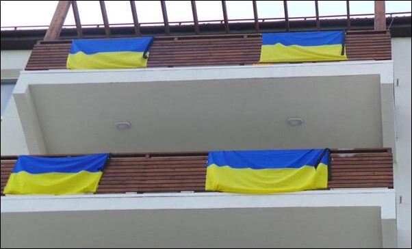 Украинские флаги в Олимпийской деревне. Источник — noc-ukr.org Украинские флаги в Олимпийской деревне. Источник — noc-ukr.org