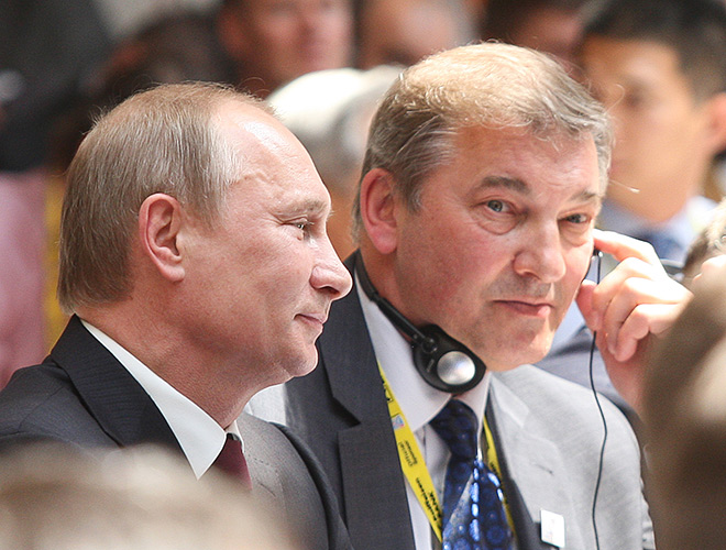 Владимир Путин и Владислав Третьяк Владимир Путин и Владислав Третьяк