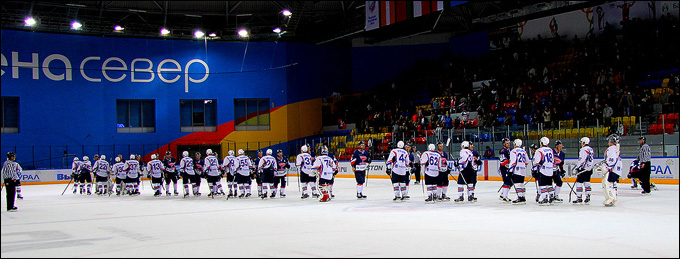 11 сентября 2013 года. Красноярск. Регулярный чемпионат ВХЛ. "Сокол" — "Лада" — 4:1. Арена "Север" 11 сентября 2013 года. Красноярск. Регулярный чемпионат ВХЛ. "Сокол" — "Лада" — 4:1. Арена "Север"