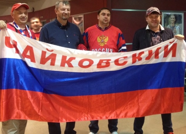 Сергей Гимаев с болельщиками Сергей Гимаев с болельщиками