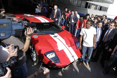 Это'О и его спорткар Ford GT Это'О и его спорткар Ford GT