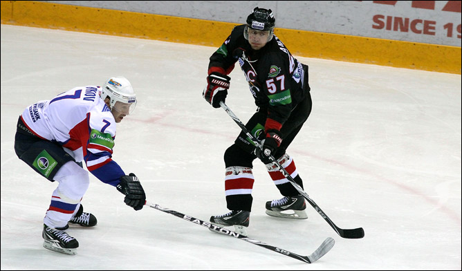 6 октября 2011 года. Челябинск. Регулярный чемпионат КХЛ. "Трактор" — "Металлург" Мг — 5:1 6 октября 2011 года. Челябинск. Регулярный чемпионат КХЛ. "Трактор" — "Металлург" Мг — 5:1