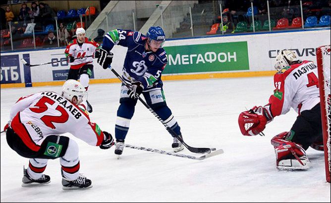 16 февраля 2011 года. Регулярный чемпионат КХЛ. Лужники. "Динамо" М — "Металлург" Нк — 8:1. 16 февраля 2011 года. Регулярный чемпионат КХЛ. Лужники. "Динамо" М — "Металлург" Нк — 8:1.