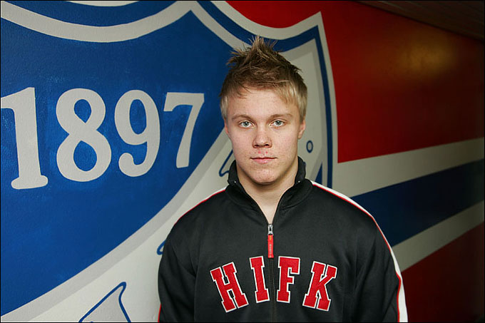 Воспитанник HIFK U20 Микаэль Гранлунд Воспитанник HIFK U20 Микаэль Гранлунд