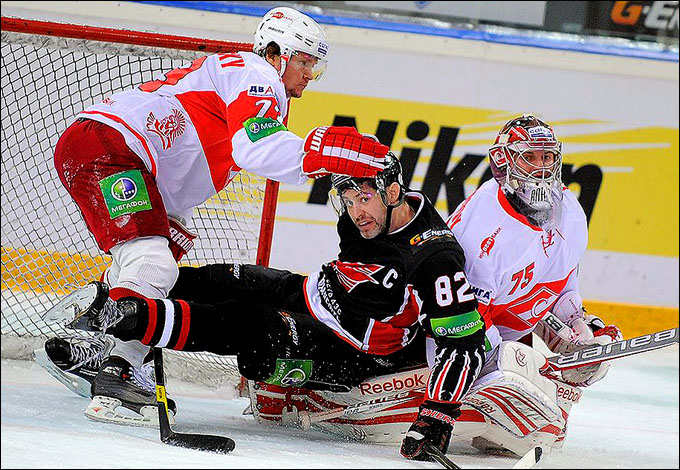 17 октября 2012 года. Омск. Регулярный чемпионат КХЛ. "Авангард" — "Спартак" — 5:3 17 октября 2012 года. Омск. Регулярный чемпионат КХЛ. "Авангард" — "Спартак" — 5:3