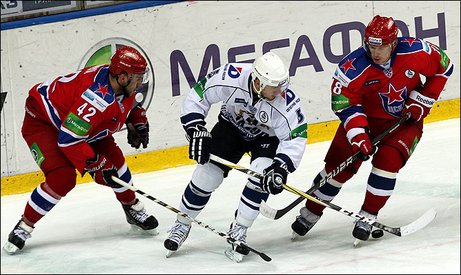 6 октября 2011 года. Москва. Регулярный чемпионат КХЛ. ЦСКА — Амур — 2:3 6 октября 2011 года. Москва. Регулярный чемпионат КХЛ. ЦСКА — Амур — 2:3