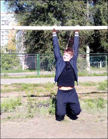 Александр Сёмин в родном дворе Александр Сёмин в родном дворе