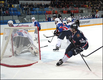 13 сентября 2013 года. Красноярск. Регулярный чемпионат ВХЛ. "Сокол" — "Ариада" — 3:4 (ПБ) 13 сентября 2013 года. Красноярск. Регулярный чемпионат ВХЛ. "Сокол" — "Ариада" — 3:4 (ПБ)