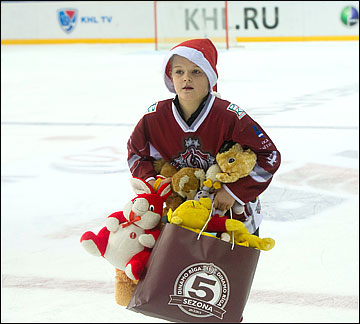 24 декабря 2012 года. Рига. Регулярный чемпионат КХЛ. "Динамо" (Рига) — "Югра" — 1:3 24 декабря 2012 года. Рига. Регулярный чемпионат КХЛ. "Динамо" (Рига) — "Югра" — 1:3