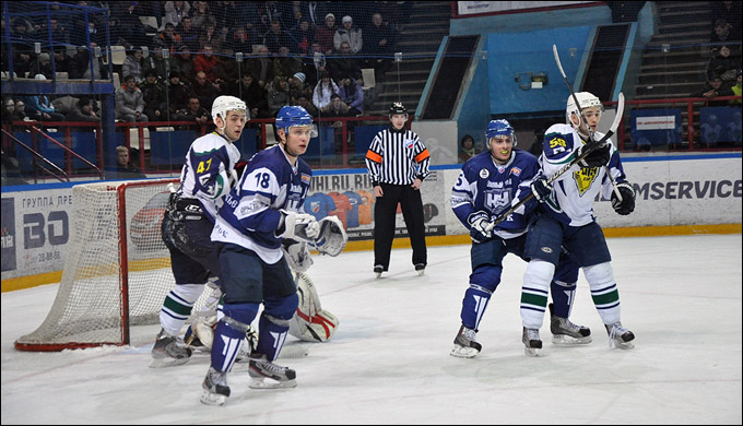 24 января 2012 года. Орск. Регулярный чемпионат ВХЛ. "Южный Урал" — "Титан" — 2:0 24 января 2012 года. Орск. Регулярный чемпионат ВХЛ. "Южный Урал" — "Титан" — 2:0