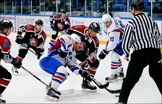 7 декабря 2012 года. Тюмень. Регулярный чемпионат ВХЛ. "Рубин" — "Лада" — 3:2 (ОТ) 7 декабря 2012 года. Тюмень. Регулярный чемпионат ВХЛ. "Рубин" — "Лада" — 3:2 (ОТ)