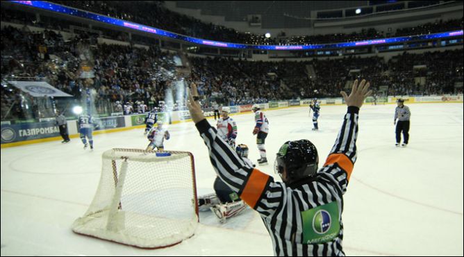 20 февраля 2011 года. Регулярный чемпионат КХЛ. Минск. "Динамо" Мн — "Металлург" Мг — 1:2. 20 февраля 2011 года. Регулярный чемпионат КХЛ. Минск. "Динамо" Мн — "Металлург" Мг — 1:2.