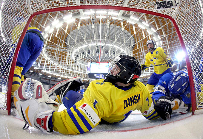 20 апреля 2012 года. Брно. Юниорский чемпионат мира. 1/2 финала. Швеция — Финляндия — 7:3 20 апреля 2012 года. Брно. Юниорский чемпионат мира. 1/2 финала. Швеция — Финляндия — 7:3