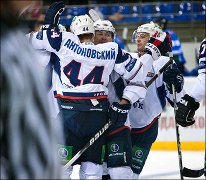 12 сентября 2012 года. Краснодар. Регулярный чемпионат ВХЛ. "Кубань" — "Южный Урал" — 1:3 12 сентября 2012 года. Краснодар. Регулярный чемпионат ВХЛ. "Кубань" — "Южный Урал" — 1:3