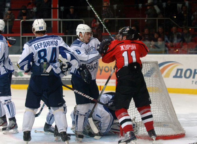 10 октября 2011 года. Донецк. Регулярный чемпионат ВХЛ. "Донбасс" — ХК ВМФ — 0:3 10 октября 2011 года. Донецк. Регулярный чемпионат ВХЛ. "Донбасс" — ХК ВМФ — 0:3
