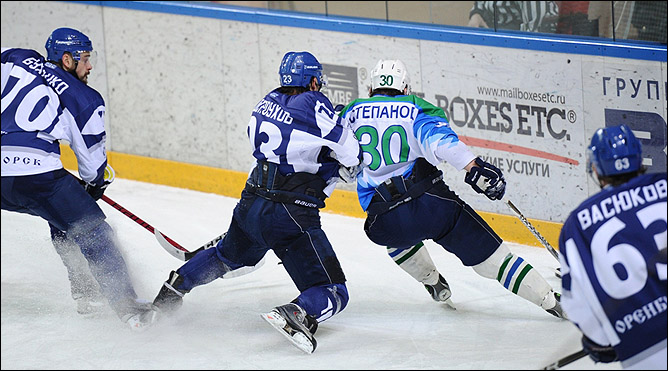 12 декабря 2011 года. Орск. Регулярный чемпионат ВХЛ. "Южный Урал" — "Торос" — 3:1 12 декабря 2011 года. Орск. Регулярный чемпионат ВХЛ. "Южный Урал" — "Торос" — 3:1