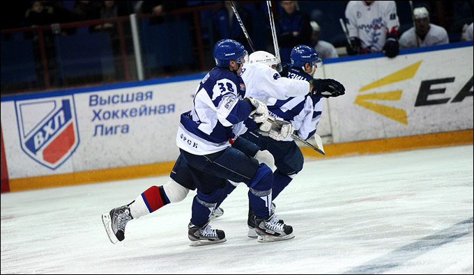 19 февраля 2012 года. Орск. Регулярный чемпионат ВХЛ. "Южный Урал" — "Ариада-Акпарс" — 2:3 19 февраля 2012 года. Орск. Регулярный чемпионат ВХЛ. "Южный Урал" — "Ариада-Акпарс" — 2:3