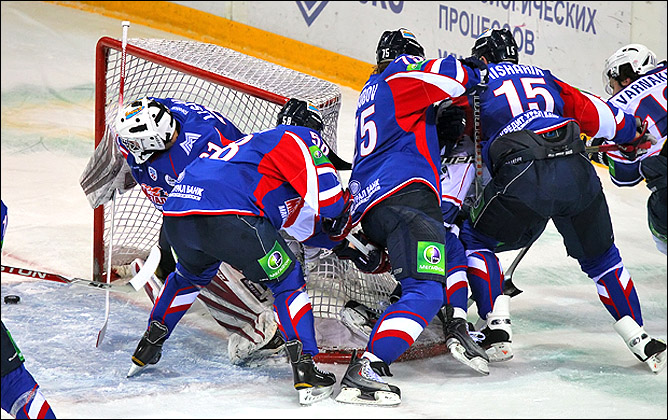 12 октября 2011 года. Магнитогорск. Регулярный чемпионат КХЛ. "Металлург" Мг — "Торпедо" — 3:0 12 октября 2011 года. Магнитогорск. Регулярный чемпионат КХЛ. "Металлург" Мг — "Торпедо" — 3:0