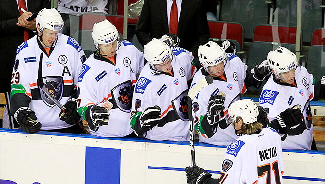 12 октября 2011 года. Рига. Регулярный чемпионат КХЛ. "Динамо" Р — "Лев" — 4:2 12 октября 2011 года. Рига. Регулярный чемпионат КХЛ. "Динамо" Р — "Лев" — 4:2