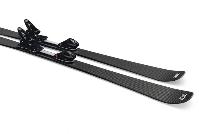 Для разработки уникальной модели лыж из углепластика AUDI CARBON SKI использованы последние достижения горнолыжного спорта и автоспорта Для разработки уникальной модели лыж из углепластика AUDI CARBON SKI использованы последние достижения горнолыжного спорта и автоспорта