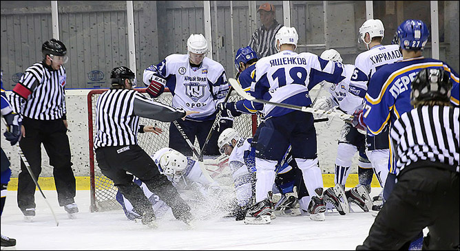 29 ноября 2011 года. Усть-Каменогорск. Регулярный чемпионат ВХЛ. "Казцинк-Торпедо" — "Южный Урал" — 2:5 29 ноября 2011 года. Усть-Каменогорск. Регулярный чемпионат ВХЛ. "Казцинк-Торпедо" — "Южный Урал" — 2:5