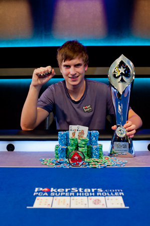 Чемпион супер хайроллеров Виктор Блом Чемпион супер хайроллеров Виктор Блом