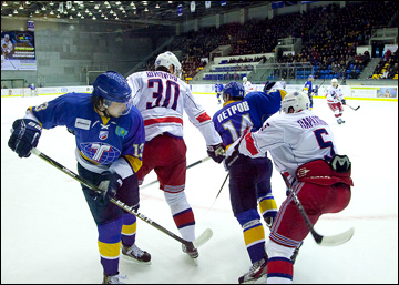 25 ноября 2012 года. Усть-Каменогорск. Регулярный чемпионат ВХЛ. "Казцинк-Торпедо" — "Юность" — 5:2 25 ноября 2012 года. Усть-Каменогорск. Регулярный чемпионат ВХЛ. "Казцинк-Торпедо" — "Юность" — 5:2