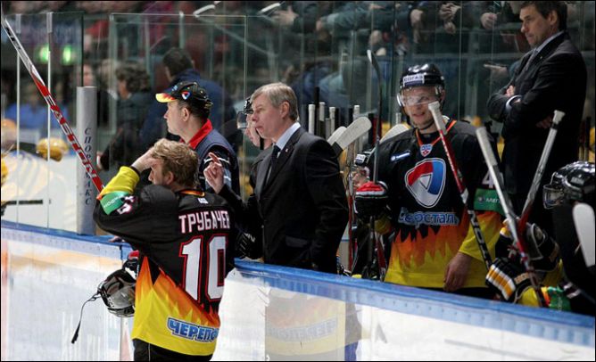 27 февраля 2011 года. Череповец. Плей-офф КХЛ. 1/8 финала. "Северсталь" — "Атлант" — 1:8. 27 февраля 2011 года. Череповец. Плей-офф КХЛ. 1/8 финала. "Северсталь" — "Атлант" — 1:8.