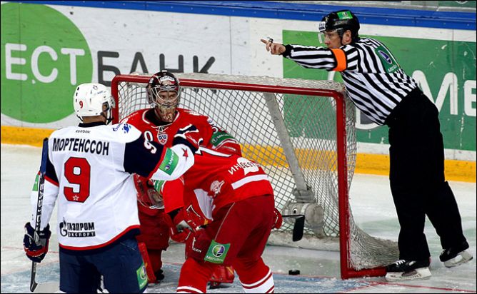 27 февраля 2011 года. Сокольники. Плей-офф КХЛ. 1/8 финала. "Спартак" — СКА — 3:4. 27 февраля 2011 года. Сокольники. Плей-офф КХЛ. 1/8 финала. "Спартак" — СКА — 3:4.